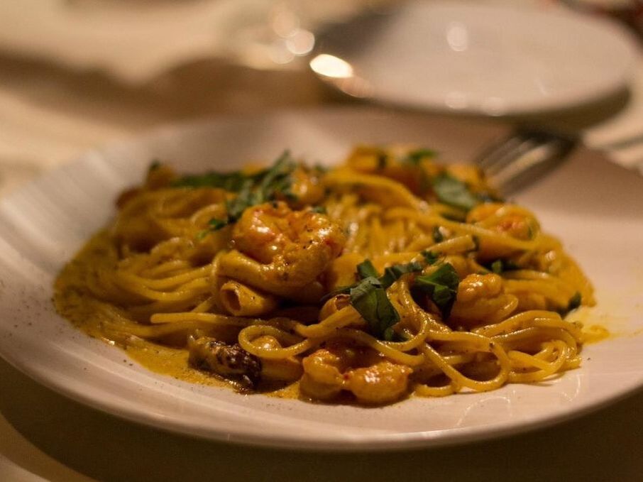 Order Linguine & Clams food online from Bella Italia West store, Fort Worth on bringmethat.com