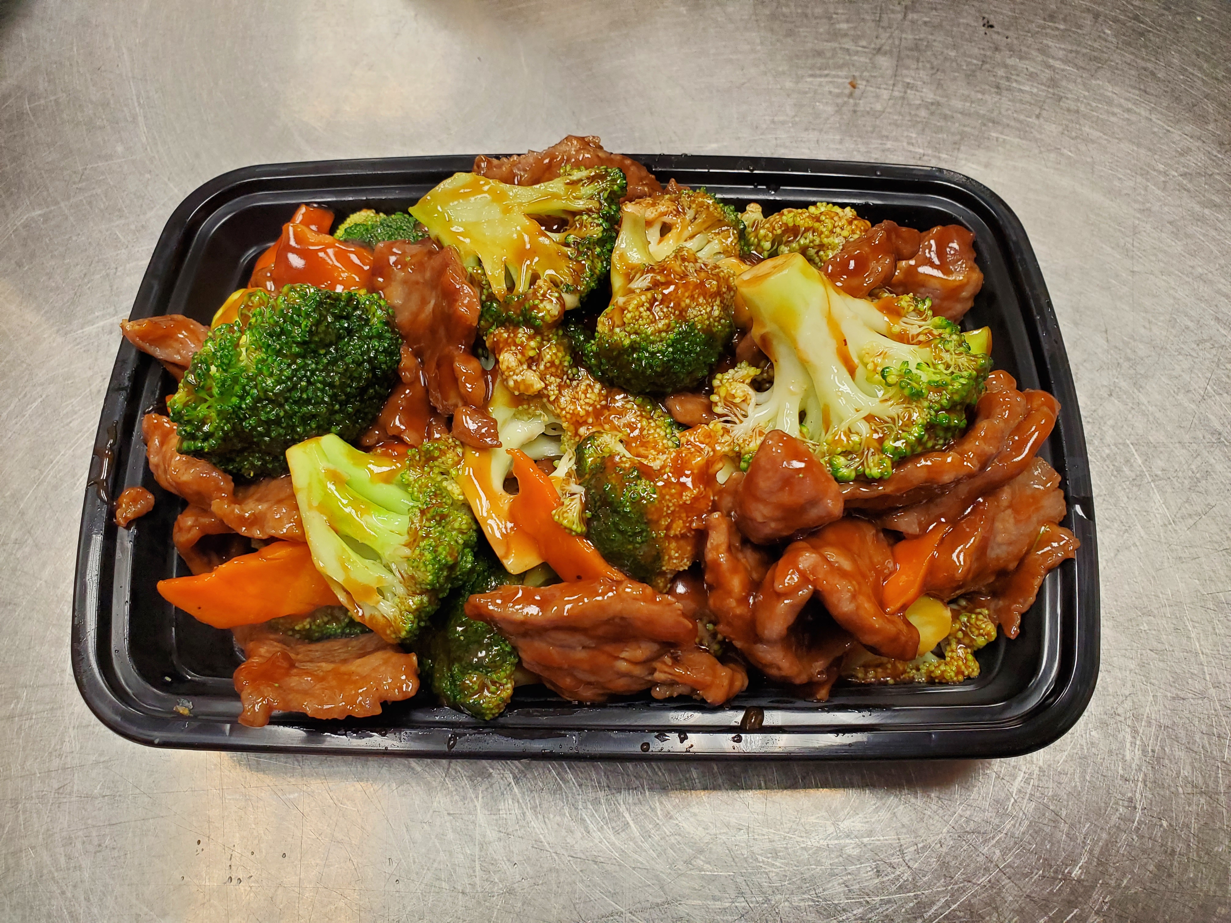Order 69. Beef with Broccoli food online from Great Wall Chinese Restaurant store, Frederick on bringmethat.com