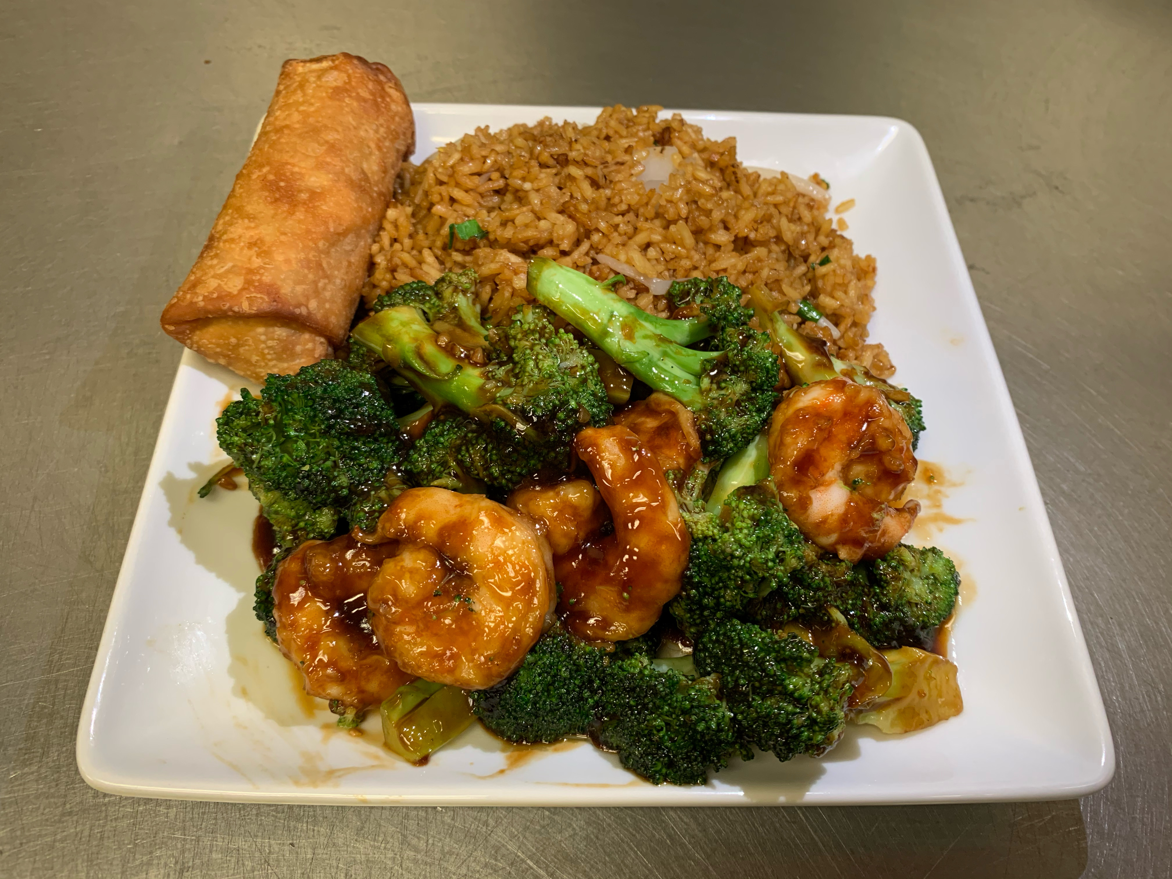 Order C18.Jumbo Shrimp with Broccoli Combo Plate food online from China Wok store, Owings Mills on bringmethat.com