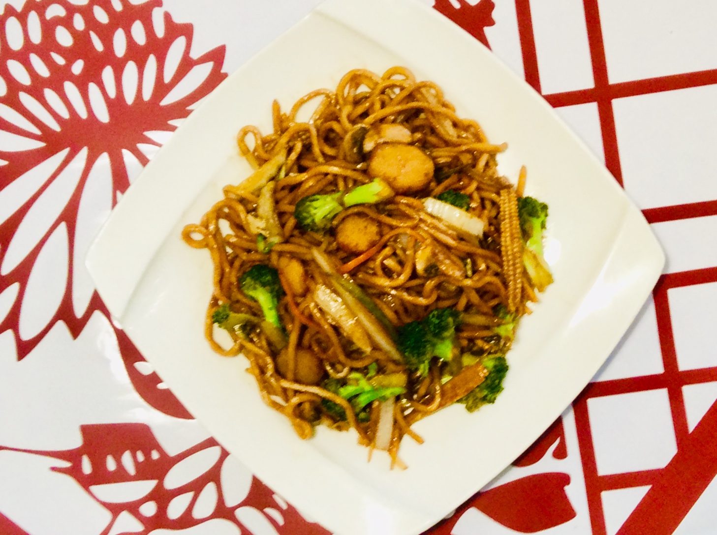 Order Vegetable Lo Mein food online from Hunan Cafe store, Richmond on bringmethat.com