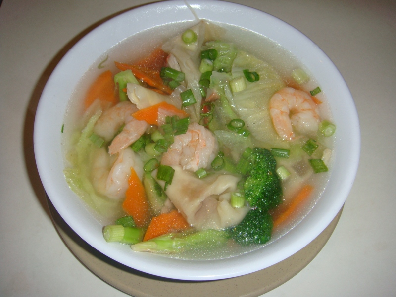 Order S2. War Wonton Soup food online from Lucky Kitchen store, Phoenix on bringmethat.com