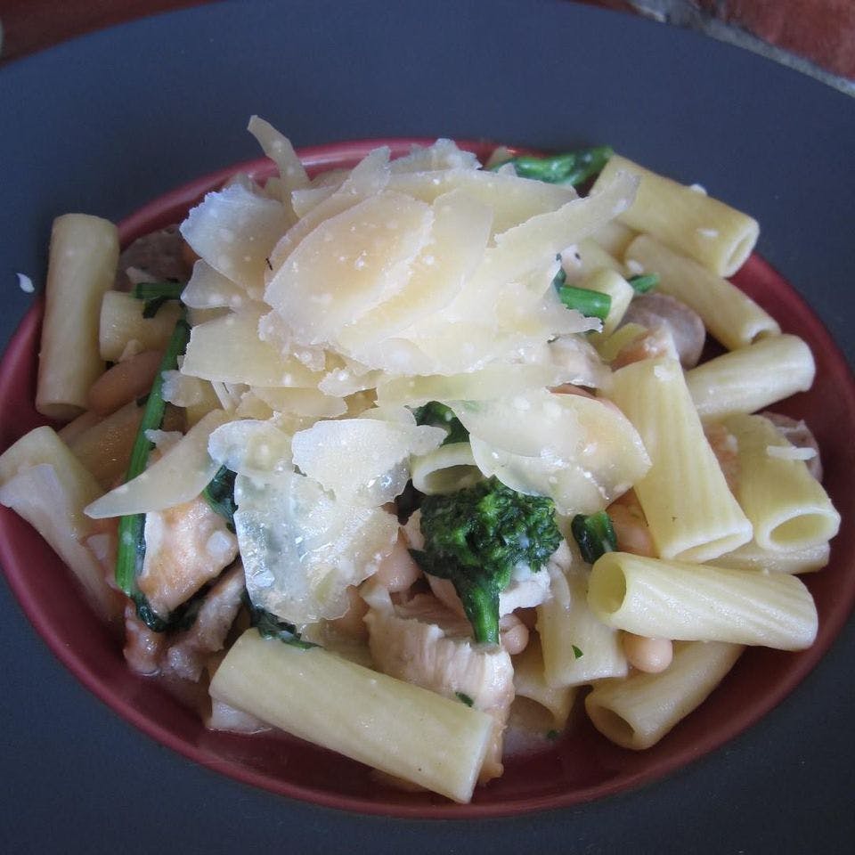 Order Sausage, Broccoli Rabe & Chicken Lunch - Pasta food online from Lamberti's Tutti Toscani store, Cherry Hill on bringmethat.com