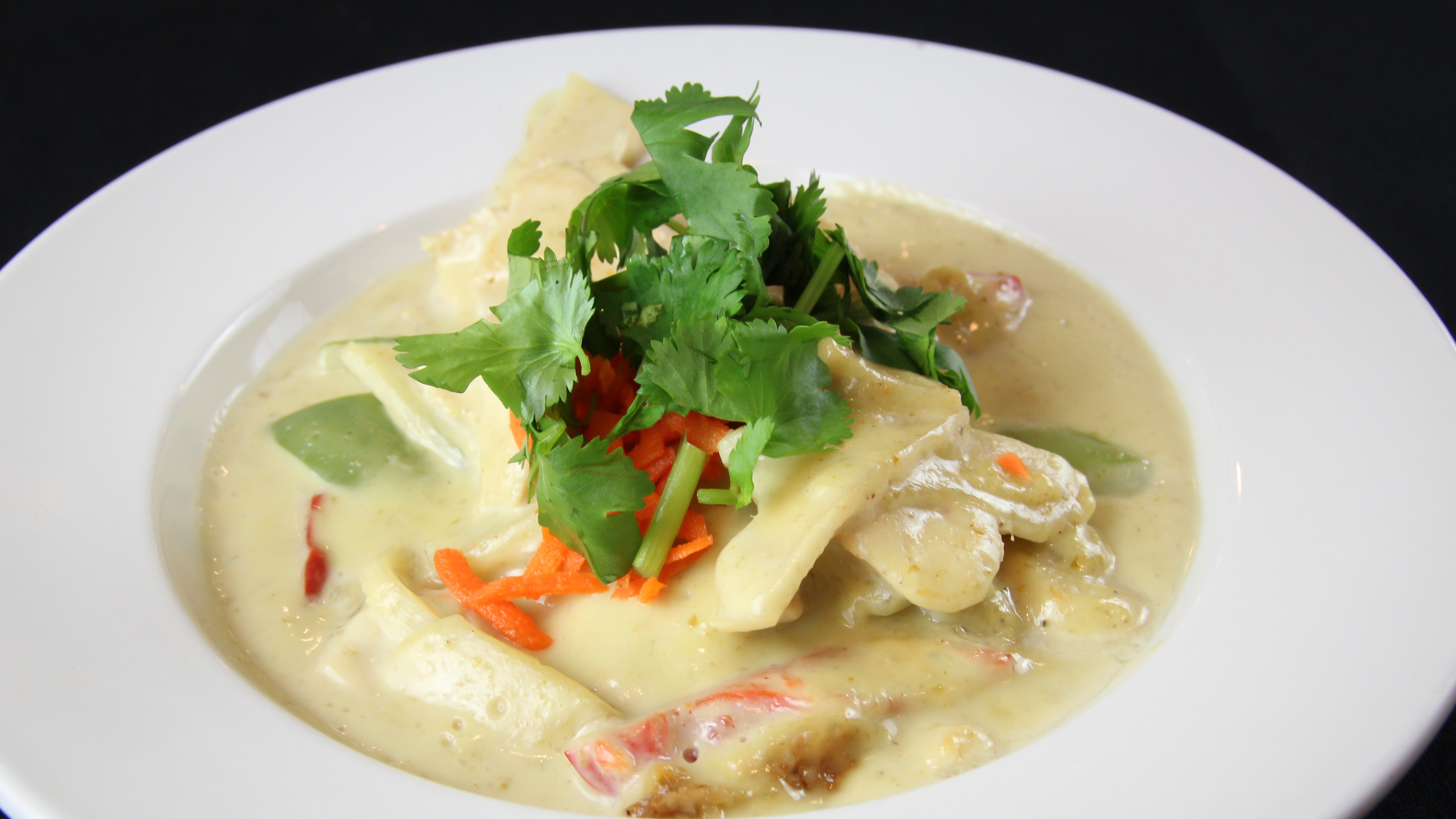 Order Green Curry food online from Basil Thai Cafe store, Columbus on bringmethat.com