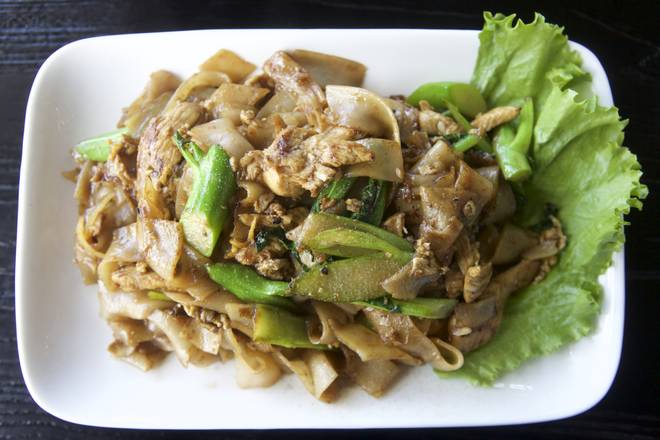 Order C02. Pad See Ew Noodle food online from New Thai Elephant store, San Mateo on bringmethat.com