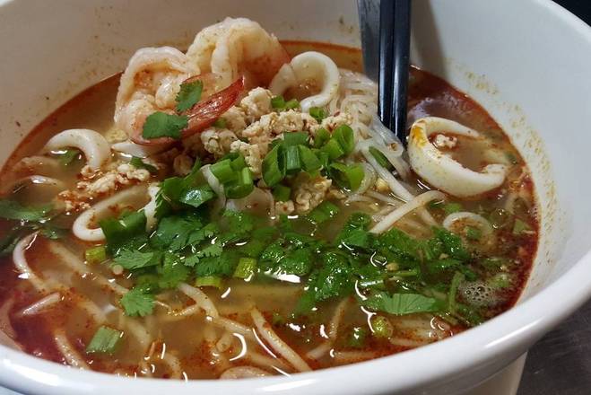 Order Tom Yum Noodle Soup food online from Kindee Thai Restaurant store, Vancouver on bringmethat.com