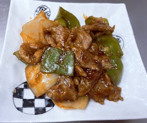 Order B9. Pepper Steak with Onion food online from China Hut store, Chicago on bringmethat.com