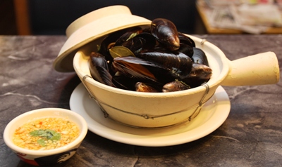 Order Clay Pot Mussels food online from Siam Pasta store, Evanston on bringmethat.com