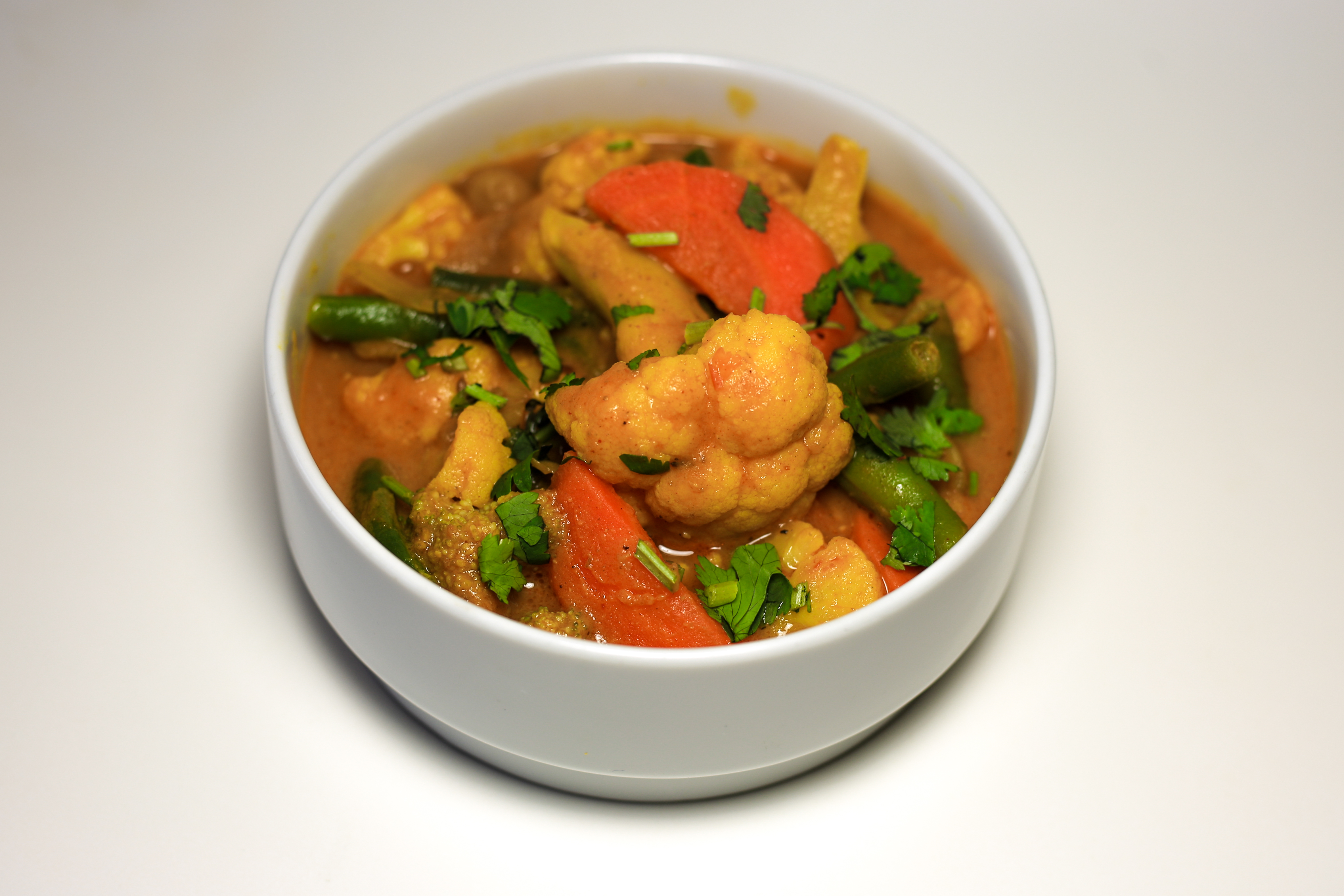 Order Mixed Vegetable Curry food online from Sapphire Indian Restaurant store, Brooklyn on bringmethat.com