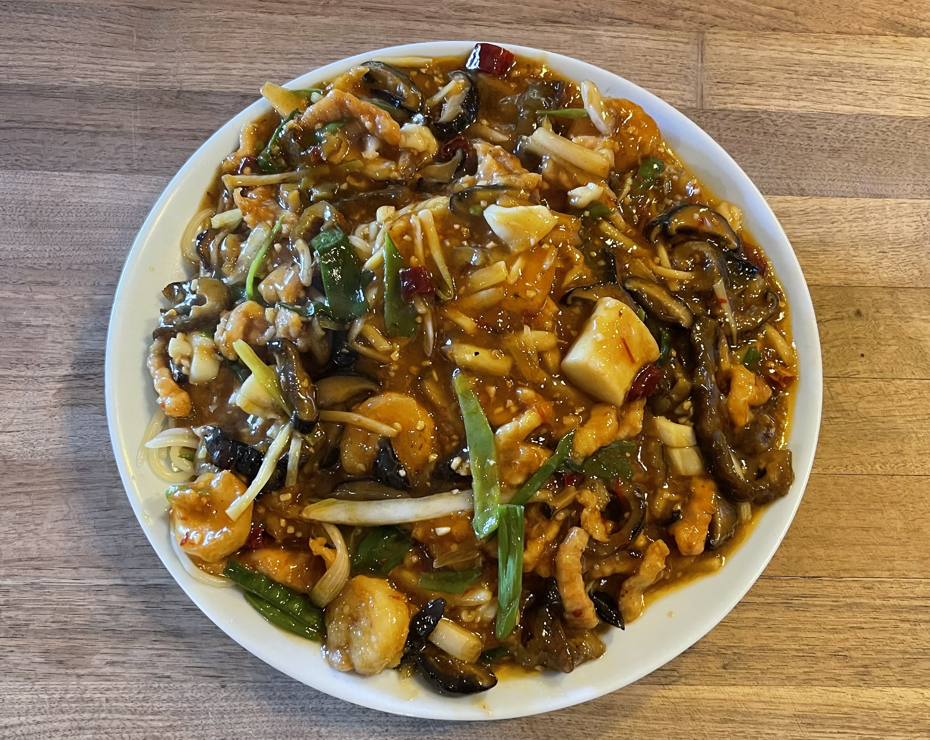 Order Spicy Seafood Noodles food online from House Of Joy store, Glendale on bringmethat.com