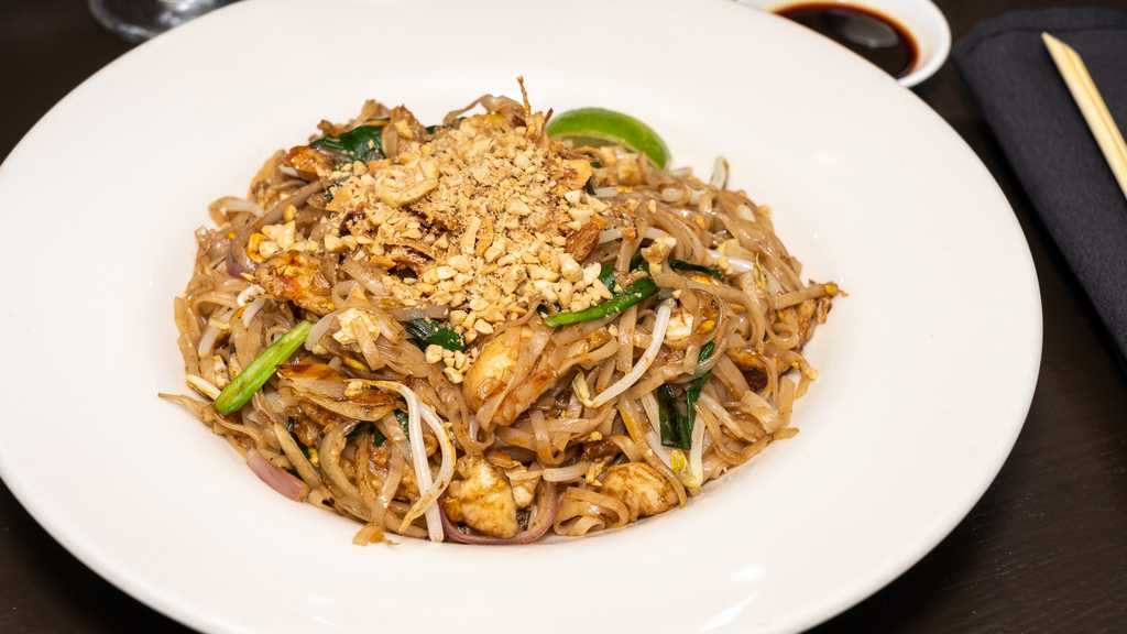 Order Classic Pad Thai food online from Ginza Japanese Cuisine store, Bloomfield on bringmethat.com