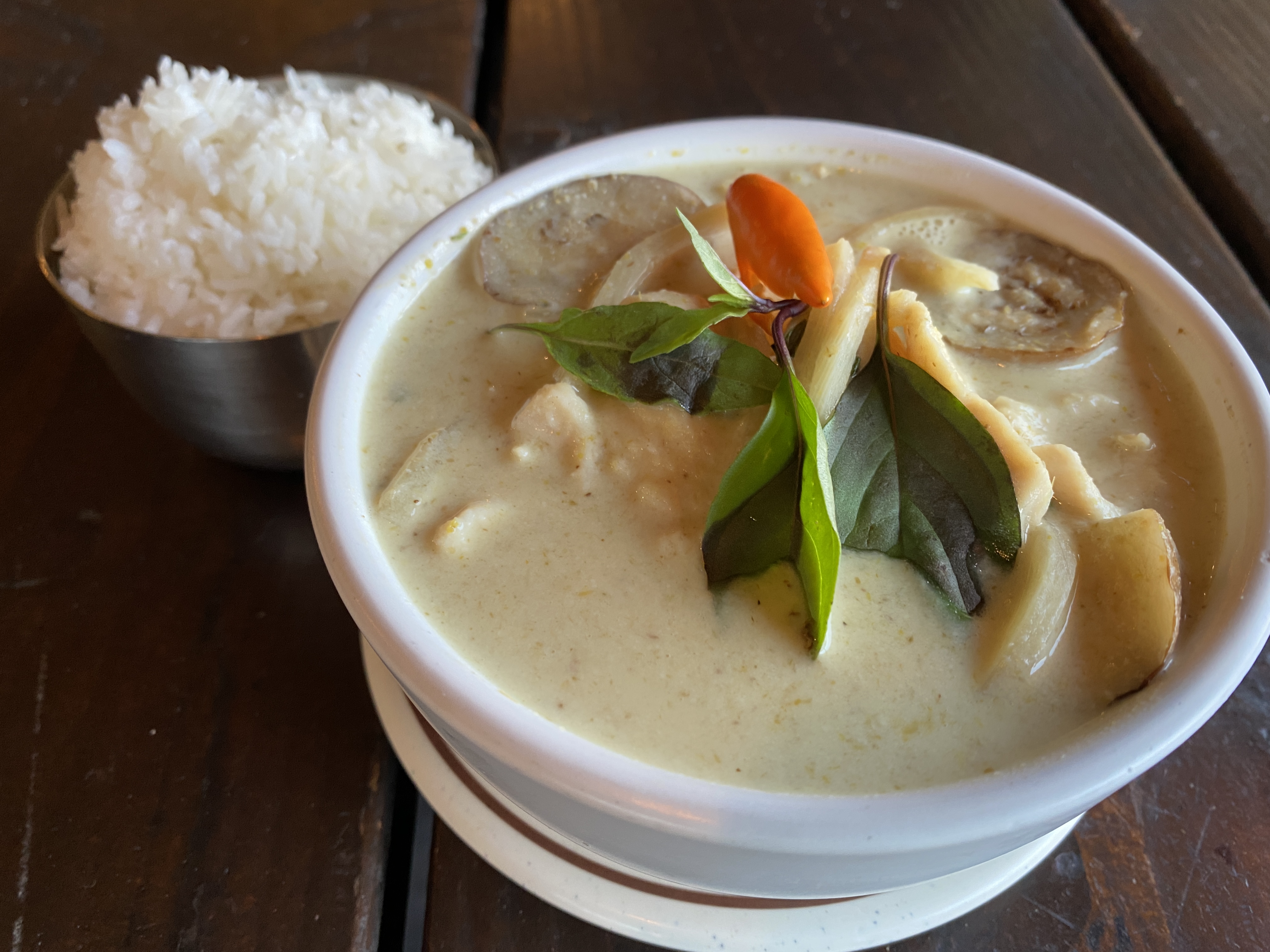 Order 49. Green Curry food online from Boran thai restaurant store, Los Angeles on bringmethat.com