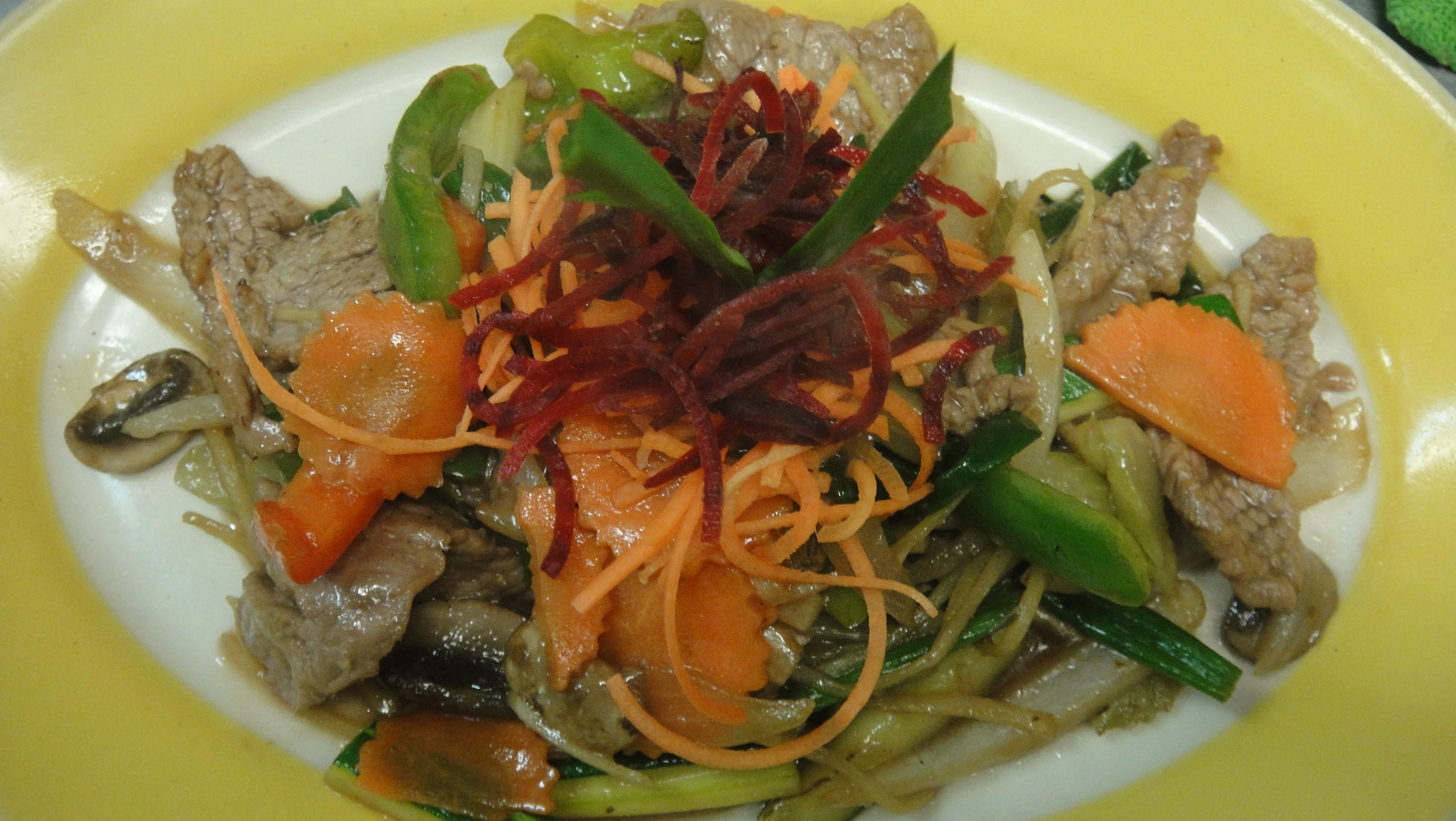 Order E2. Sauteed Ginger food online from Cha-Ba Thai Cuisine store, Long Beach on bringmethat.com