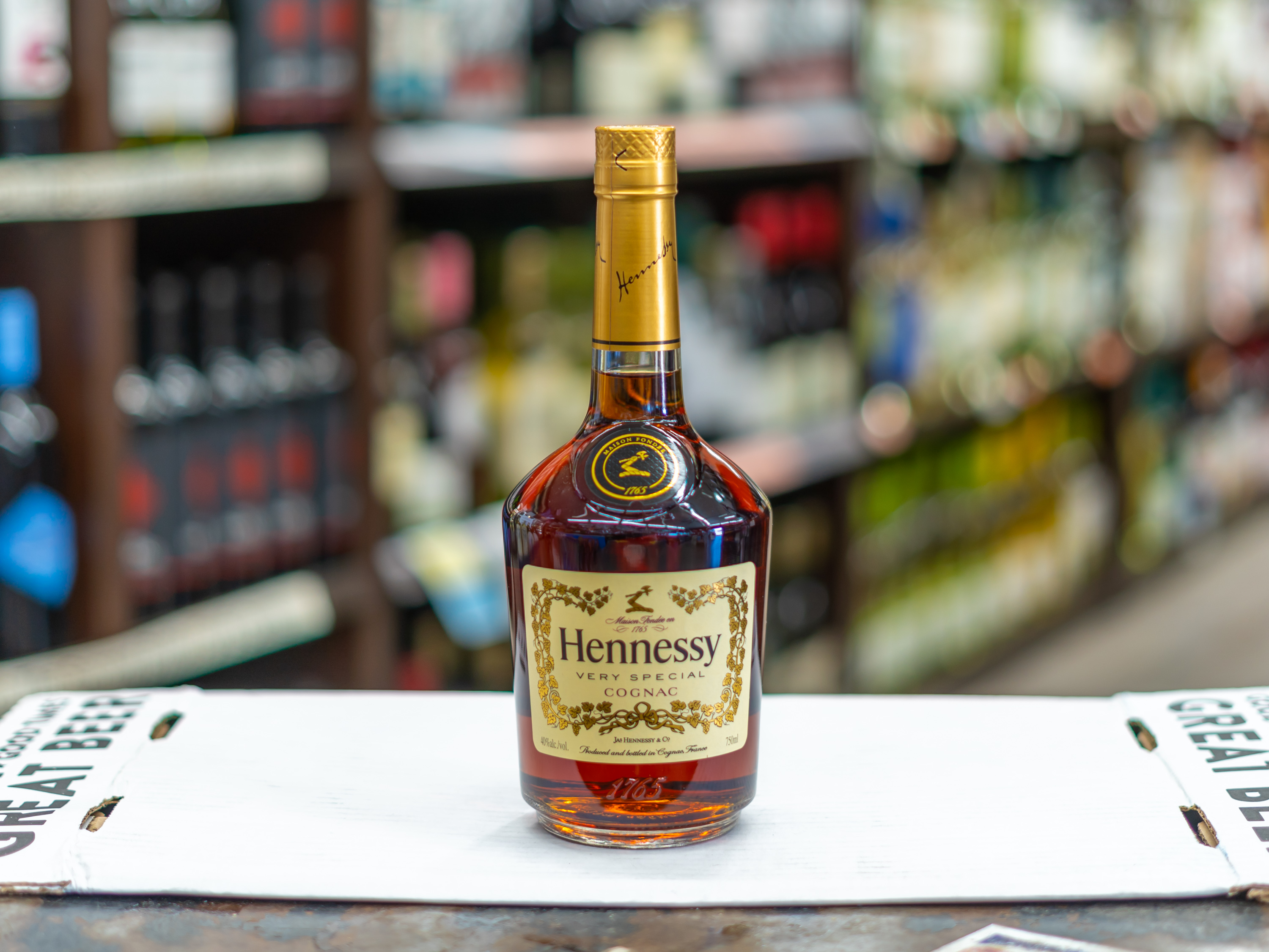 Order 375 ml. Hennessy vs Cognac food online from 5 Star Market and Liquor store, La Mesa on bringmethat.com