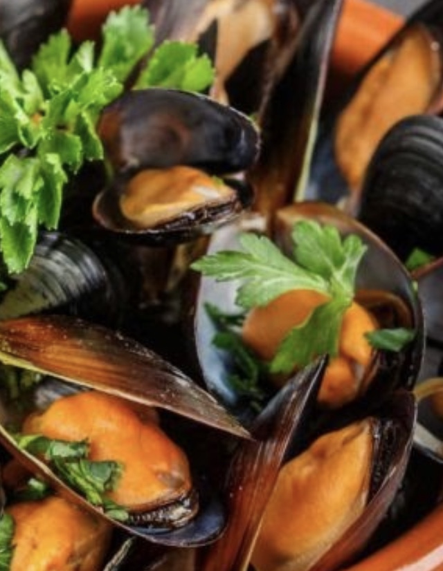 Order 1 lb. Mussels Bag food online from 7 Cravings Soulfood Seafood Express store, Cleveland on bringmethat.com