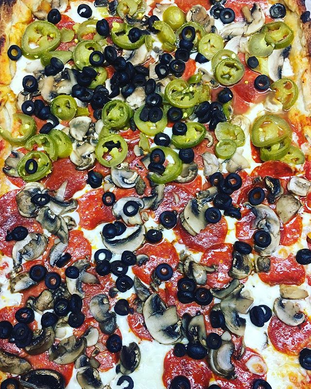 Order Veggie Pizza food online from The Beef Brothers Deli & Catering store, Ellicott City on bringmethat.com