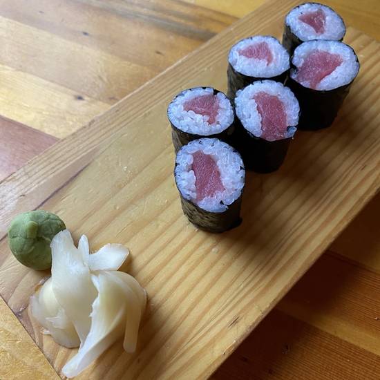 Order Tuna Roll food online from Blufin Sushi store, Grosse Pointe Farms on bringmethat.com