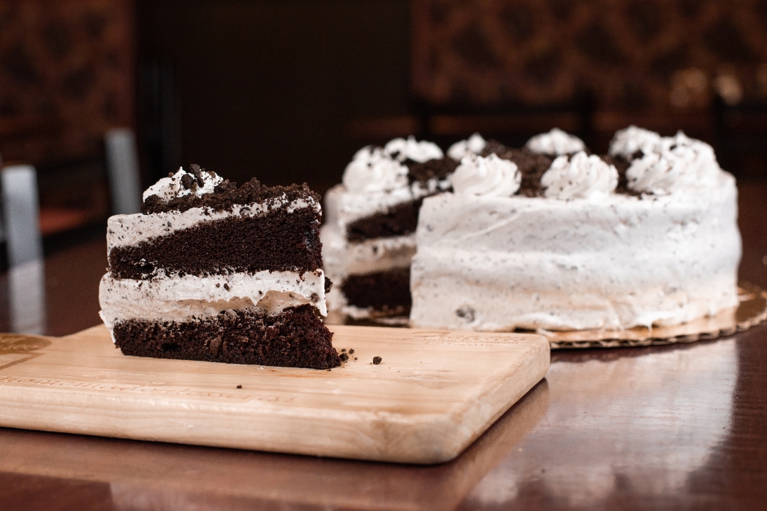 Order Cookies and Cream Cake food online from Casa Grande store, South Point on bringmethat.com