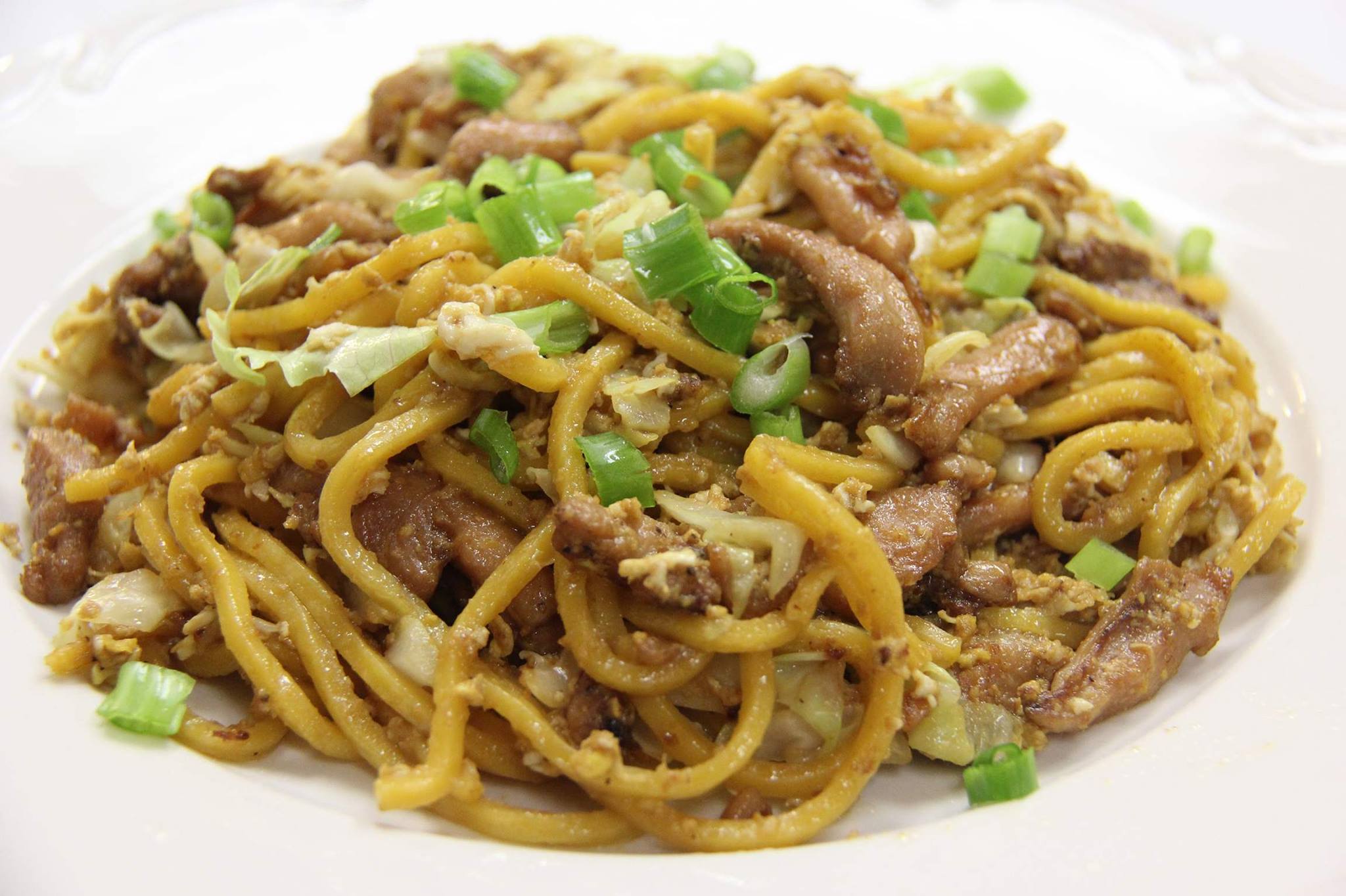 Order Chicken Chow Mein Lunch food online from Happy Donut store, San Francisco on bringmethat.com