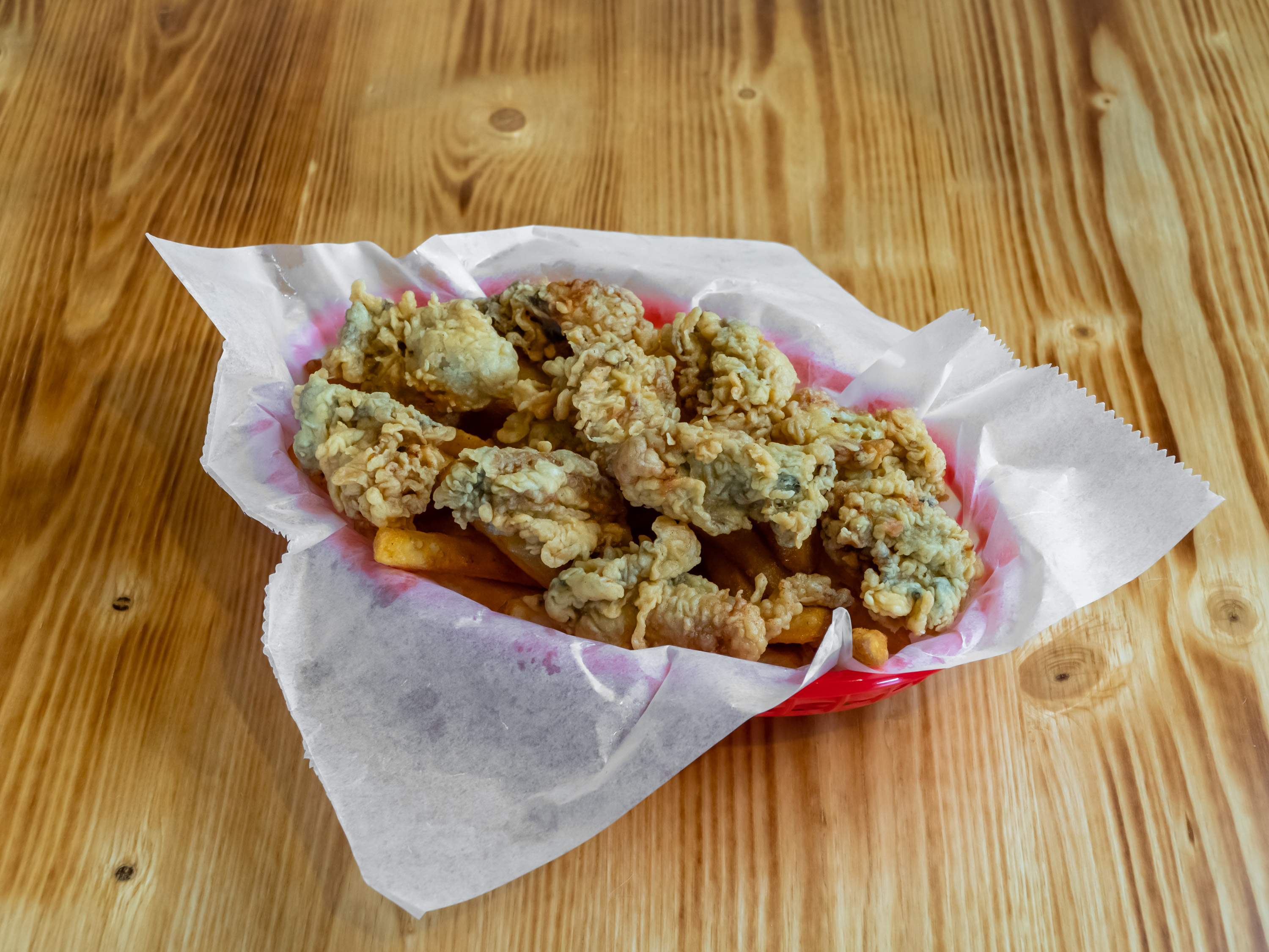 Order F4. Fried Oyster Basket food online from Captain Crab store, Sacramento on bringmethat.com