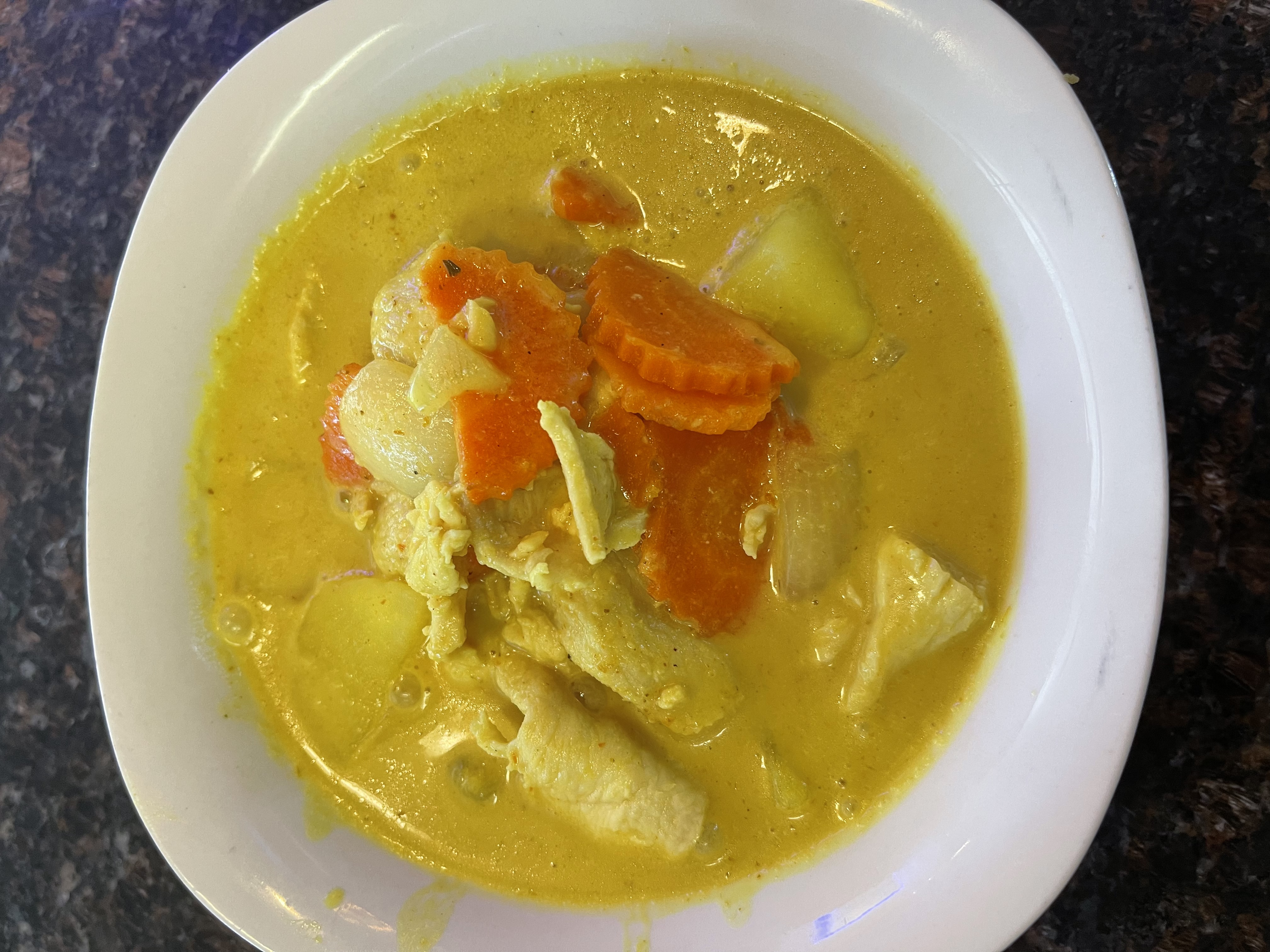 Order 40. Yellow Curry food online from Chada Thai Cuisine store, Sacramento on bringmethat.com