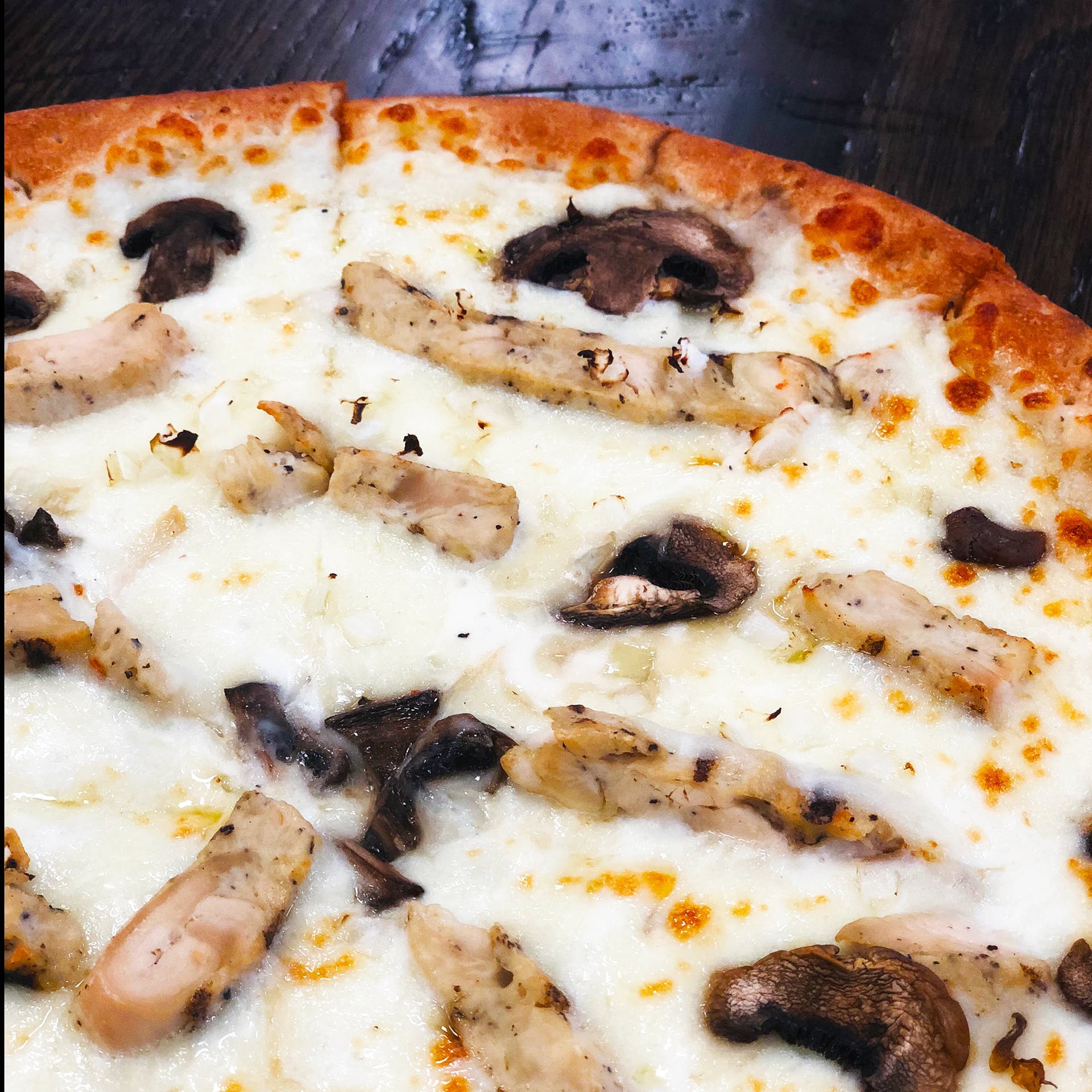 Order Chicken Alfredo Pizza - Small 10" food online from Zoners Pizza Wings & Waffles store, Statesboro on bringmethat.com